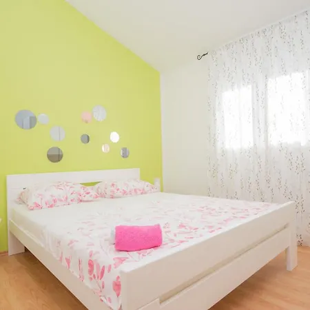 Apartment Family Apartment Bilic Rogoznica (Sibenik-Knin)